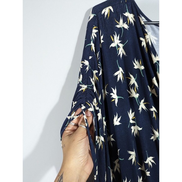 New Lane Bryant Navy Floral Faux Wrap Romper Plus Size Woman 34/36 - Picture 3 of 8